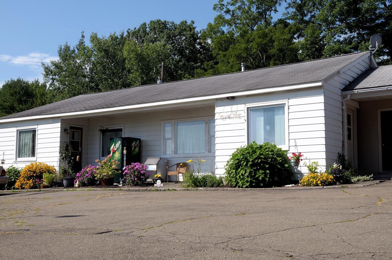 The Chieftain Motel Watkins Glen Exterior photo