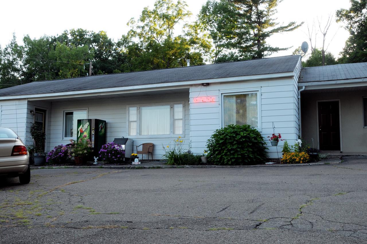 The Chieftain Motel Watkins Glen Exterior photo